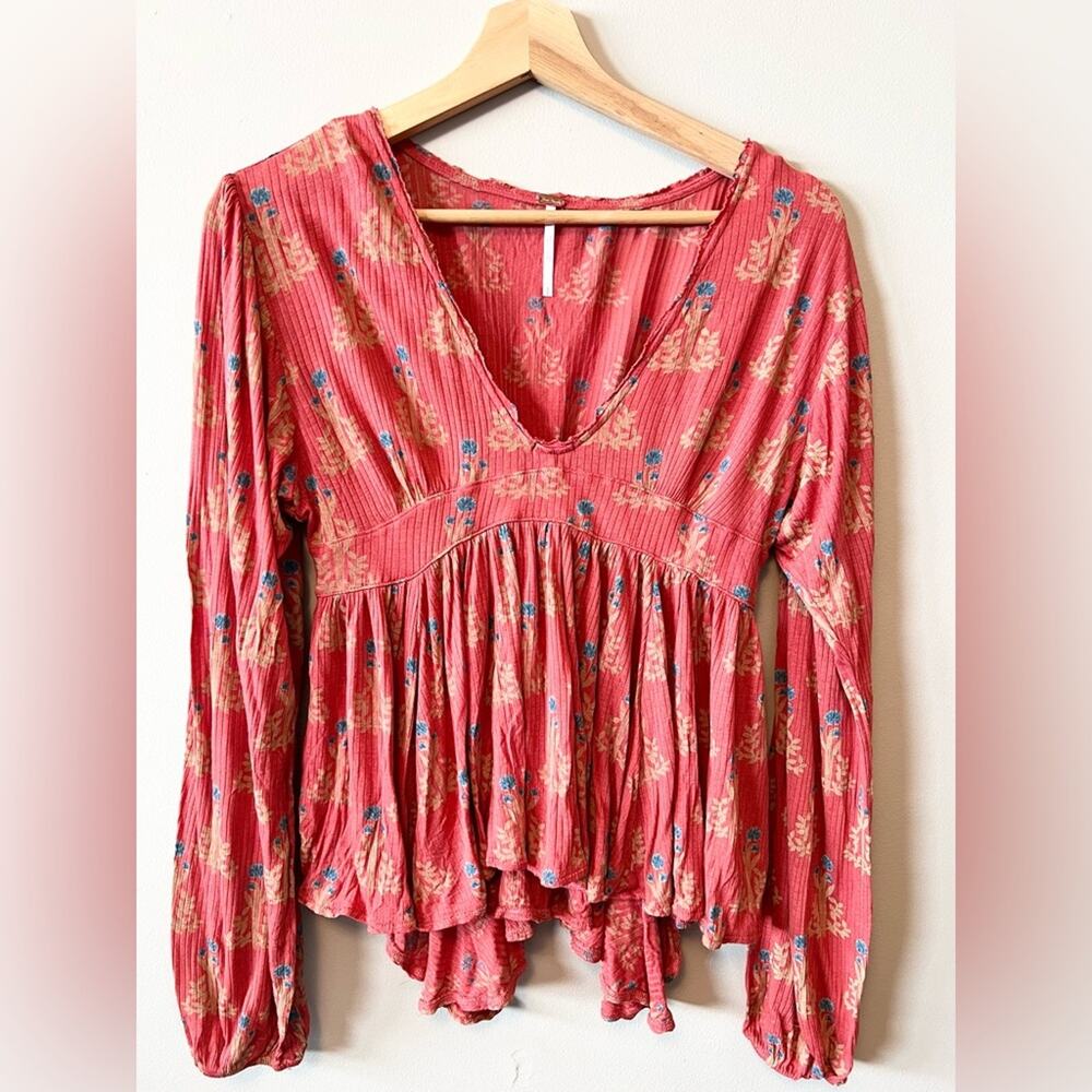 Free people v neck Bohemian top v neck red with blue flowers long sleeve ribbed